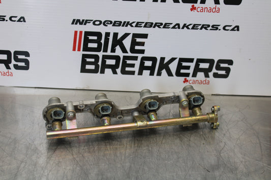 05-06 HONDA CBR600RR SECONDARY FUEL INJECTORS TOP AIRBOX GAS RAIL BB159