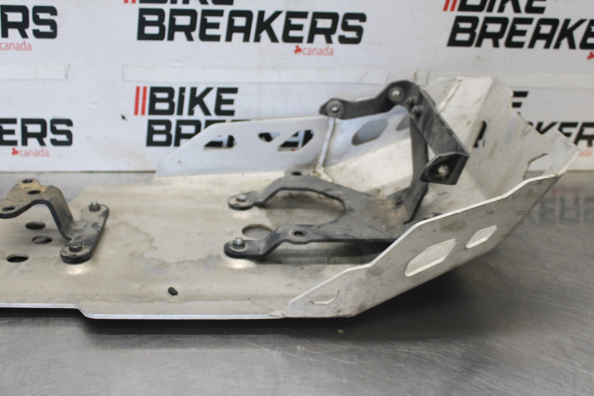 19 BMW F750GS SKID PLATE TRAY LOWER ENGINE FRAME GUARD BB938