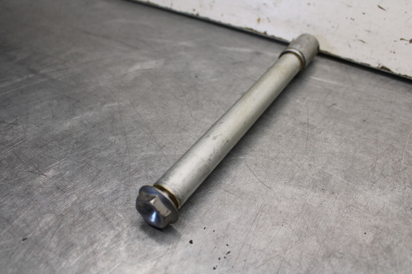 05-06 HONDA CBR600RR FRONT WHEEL RIM AXLE PIVOT BOLT 44301-MEE-D00 BB655