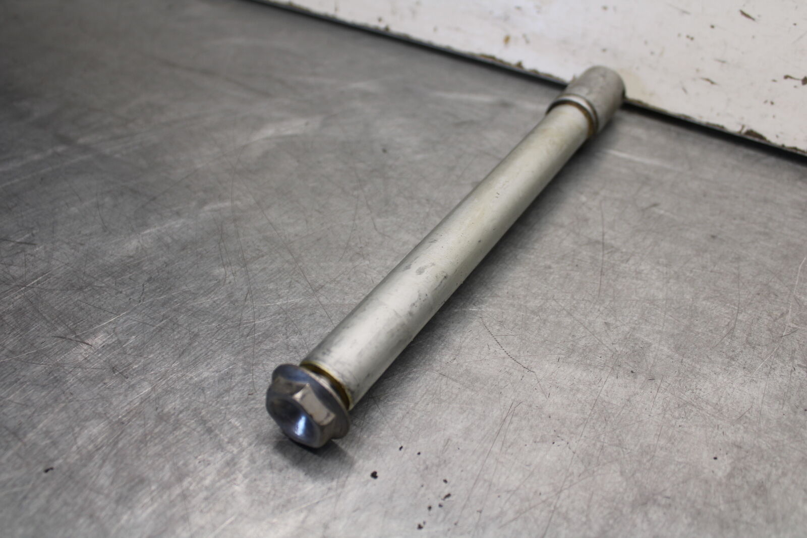 05-06 HONDA CBR600RR FRONT WHEEL RIM AXLE PIVOT BOLT 44301-MEE-D00 BB655