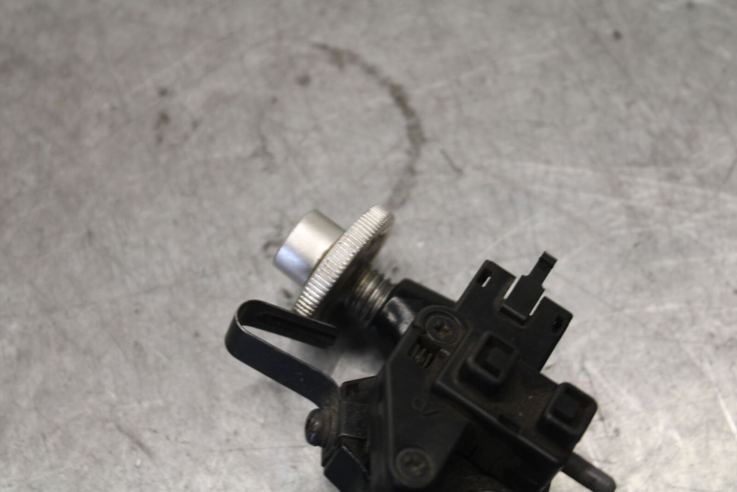 13-18 KAWASAKI NINJA ZX6R CLUTCH LEVER PERCH MOUNT BRACKET BB682