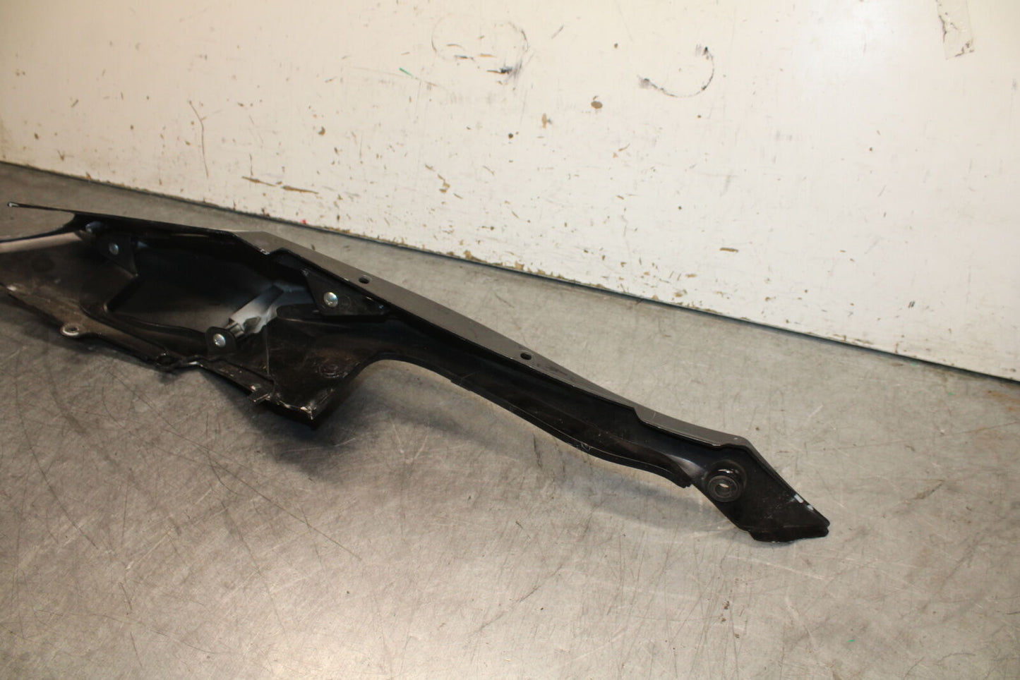 08-10 SUZUKI GSXR 600  RIGHT REAR BACK TAIL FAIRING COWL SHROUD BB101
