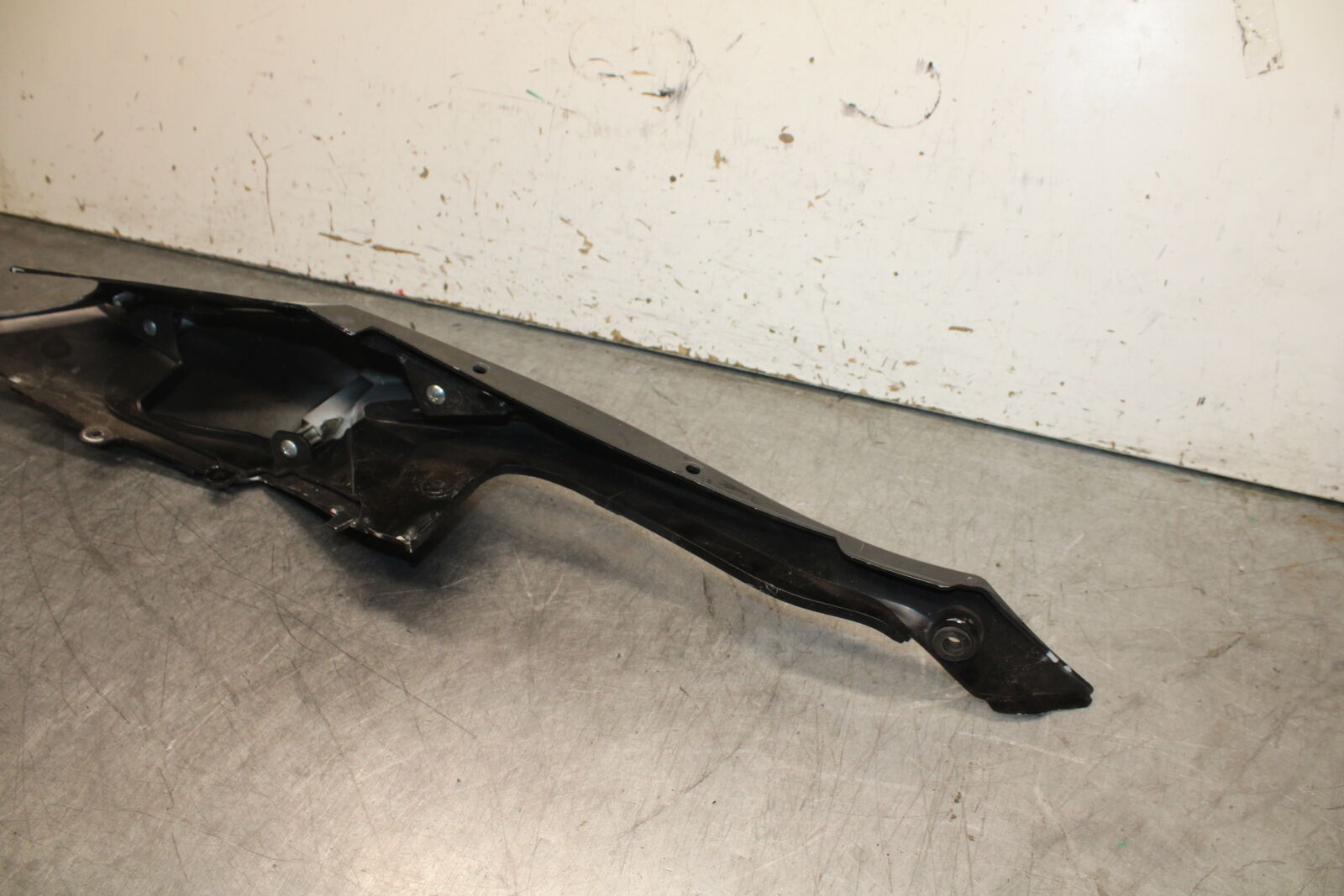 08-10 SUZUKI GSXR 600  RIGHT REAR BACK TAIL FAIRING COWL SHROUD BB101