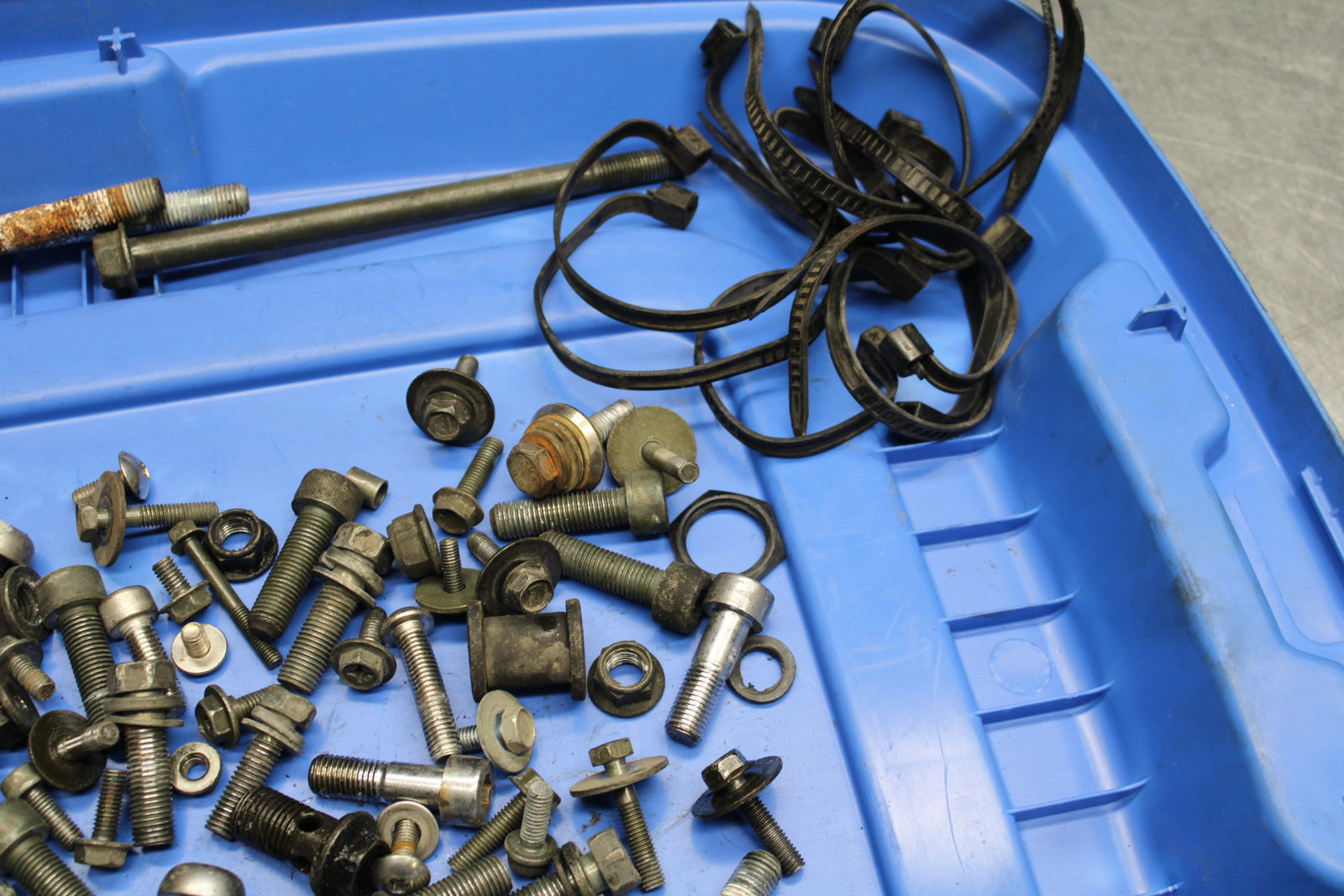00 SUZUKI INTRUDER 1500 VL1500 MOUNTING BOLTS HARDWARE MOTOR SCREWS BB761