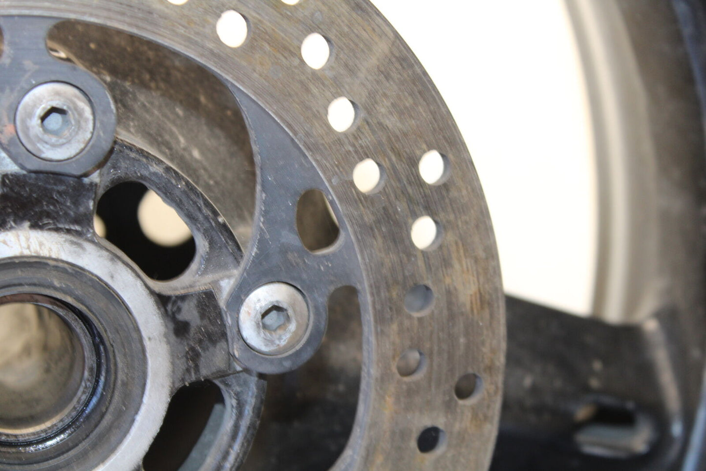 05-06 SUZUKI GSXR1000 REAR WHEEL BACK RIM BB677