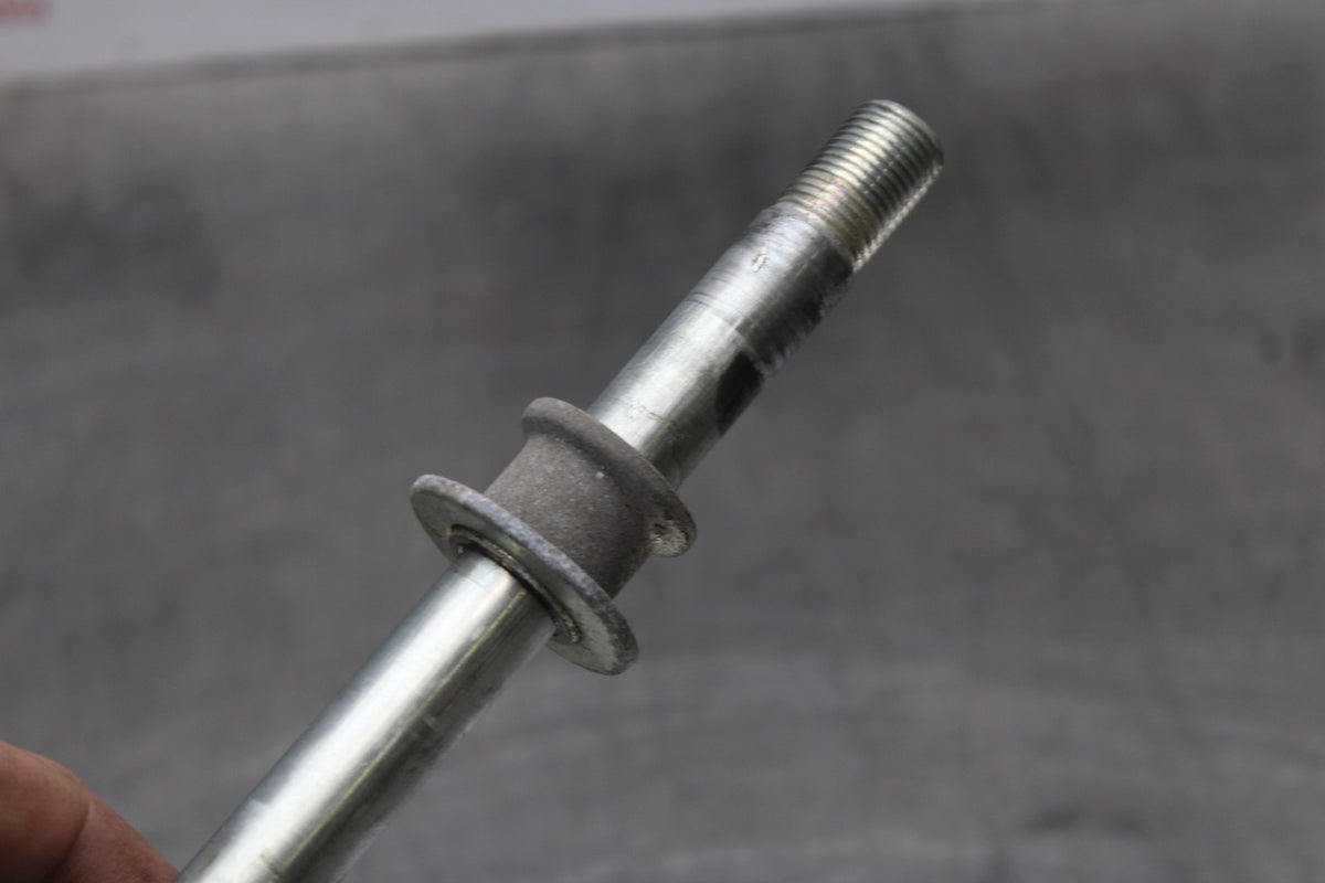 05-09 SUZUKI BOULEVARD C90 FRONT WHEEL RIM AXLE PIVOT BOLT BB918