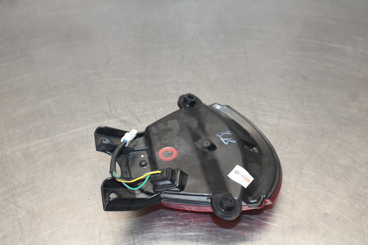 24-26 TRIUMPH DAYTONA 660 REAR TAIL TAILLIGHT BACK BRAKE LIGHT BB01