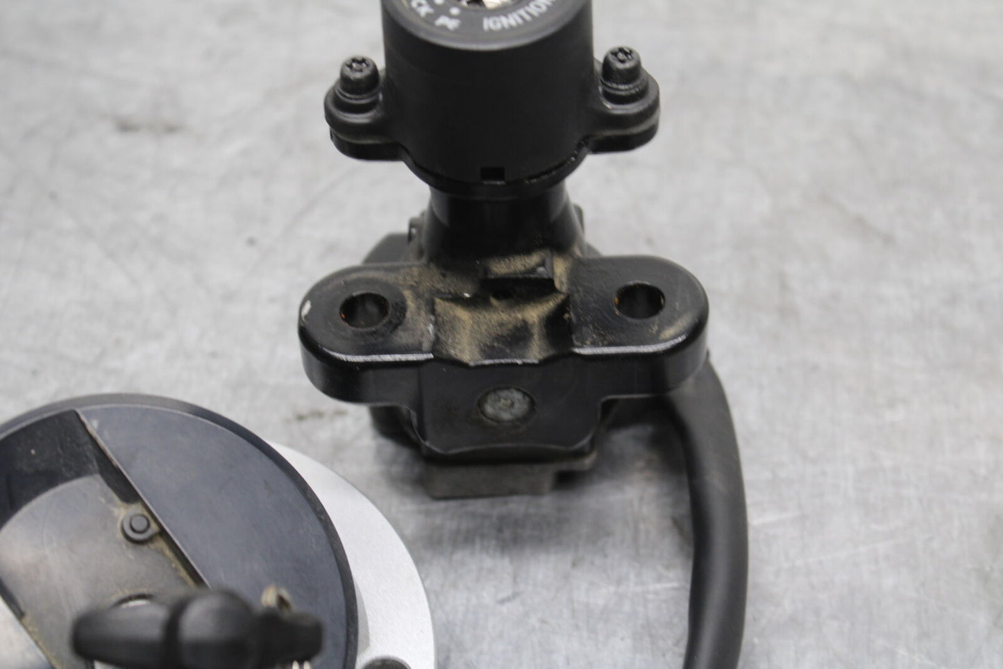 11-24 SUZUKI GSXR750 IGNITION LOCK KEY SET W/ GAS CAP BB714
