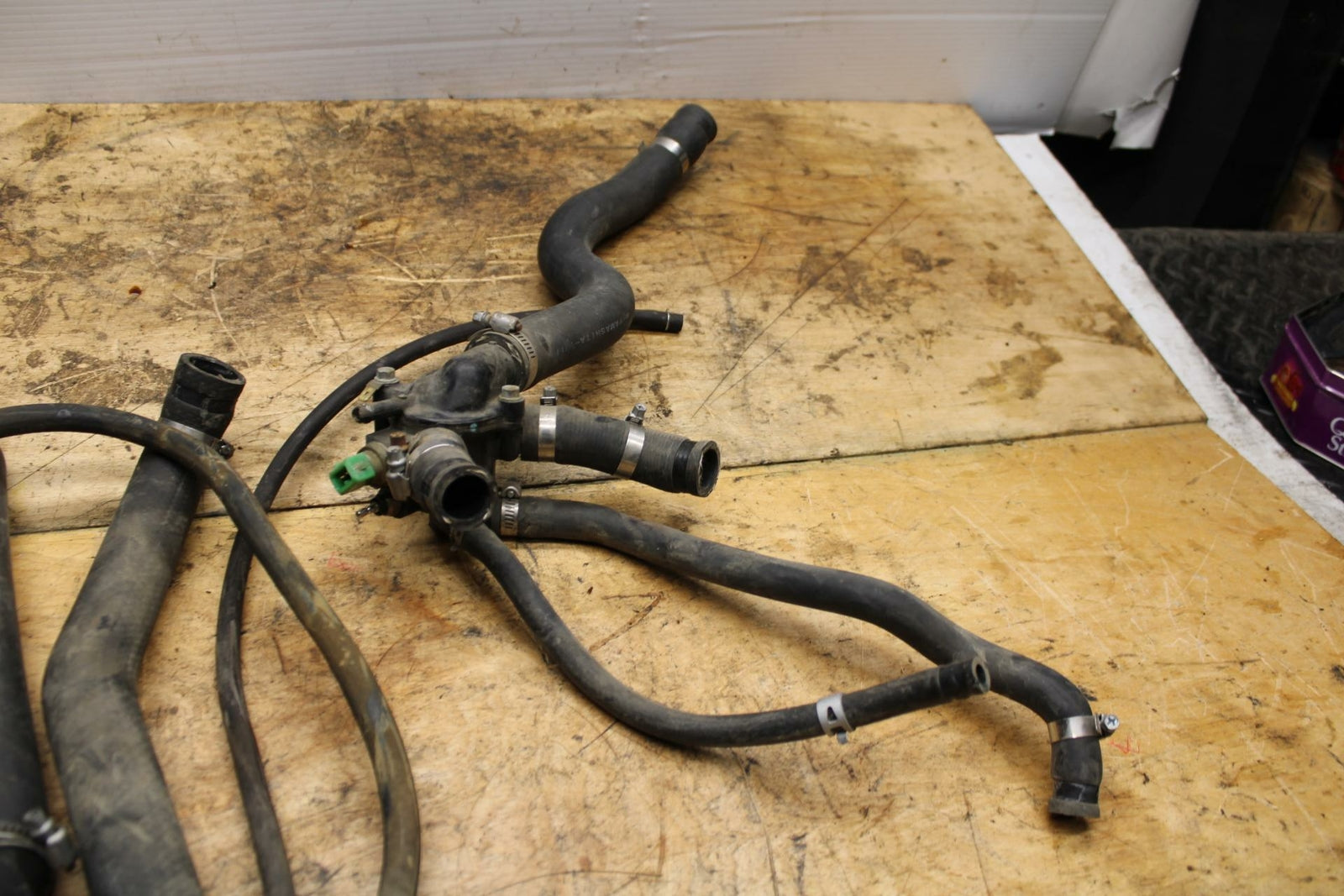98-05 HONDA SUPER HAWK 1000 VTR1000F THERMOSTAT W HOUSING ASSEMBLY W HOSES BB341
