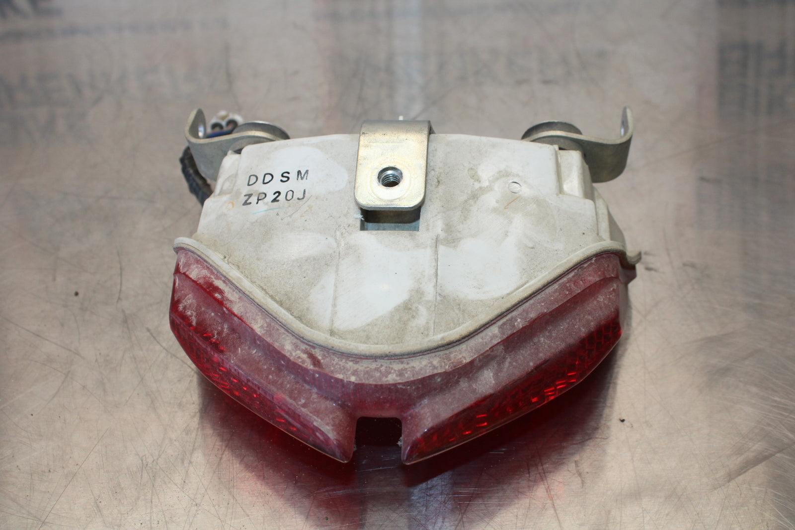 11 SUZUKI GSXR1000 REAR TAIL TAILLIGHT BACK BRAKE LIGHT BB142