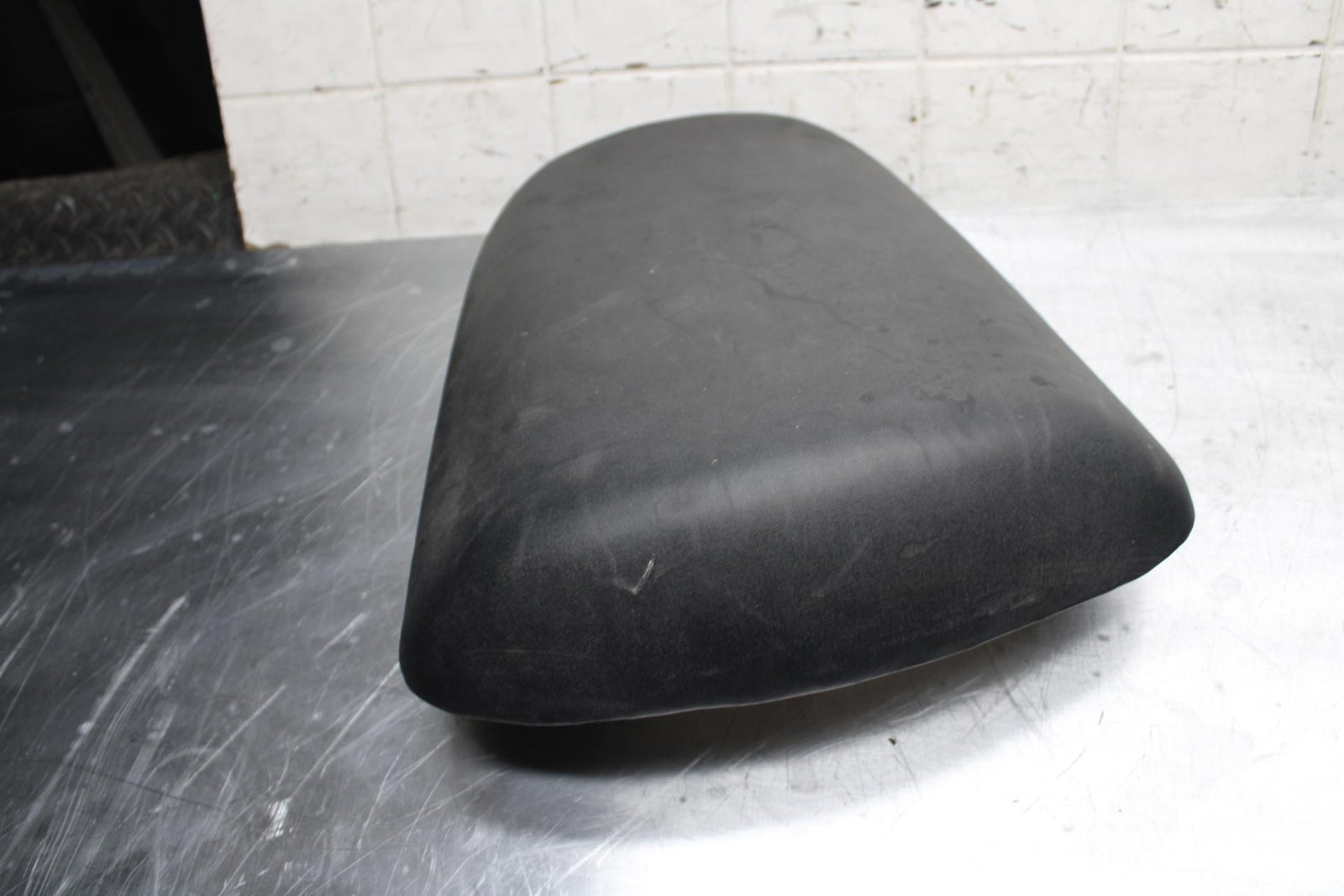 00-02 KAWASAKI NINJA ZX6R ZX600J REAR  PASSENGER TANDEM SEAT PAD SADDLE BB489
