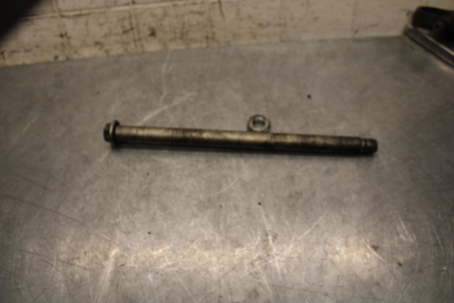 2006 Honda CBR600F4i REAR AXLE BACK WHEEL RIM PIVOT BOLT AXEL BB567
