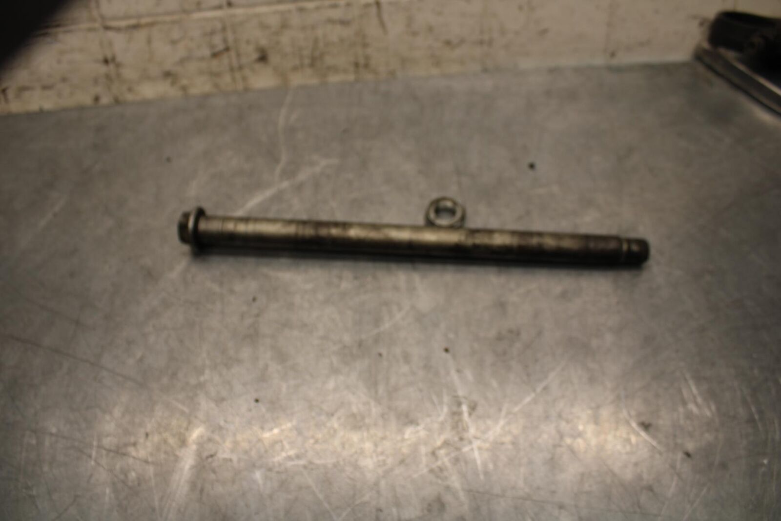 2006 Honda CBR600F4i REAR AXLE BACK WHEEL RIM PIVOT BOLT AXEL BB567