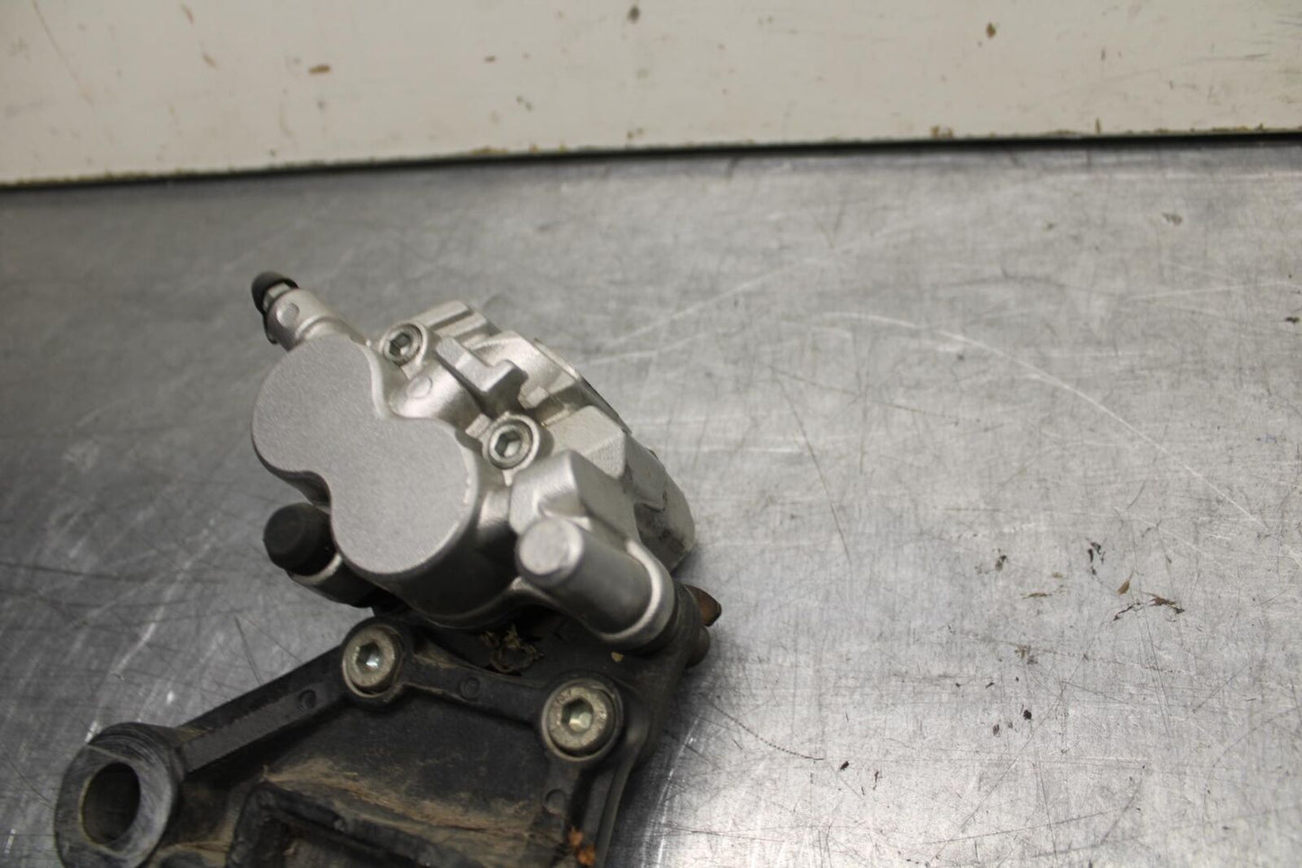 08-12 KAWASAKI NINJA 250R EX250J REAR BACK BRAKE CALIPER W MOUNT BRACKET BB612