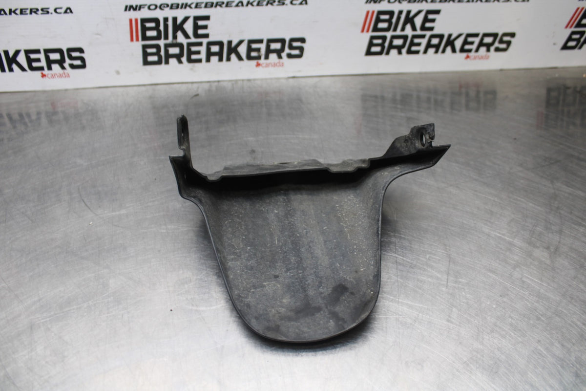 06-07 SUZUKI GSXR750 REAR BACK WHEEL TIRE HUGGER FENDER BB811