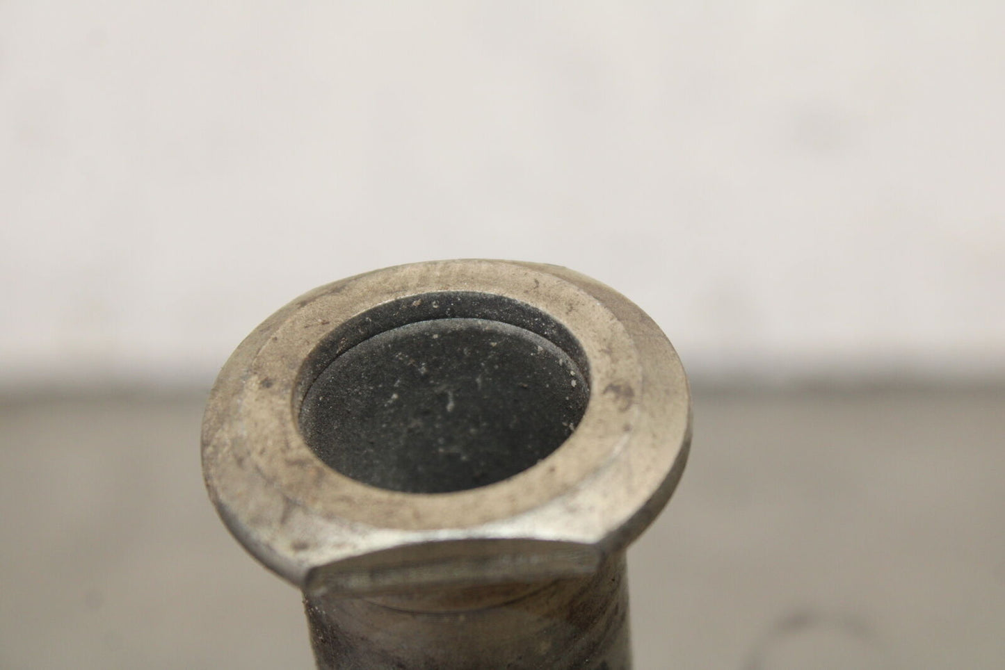 08-09 YAMAHA YZF R6S REAR AXLE BACK WHEEL RIM PIVOT BOLT AXEL  BB690
