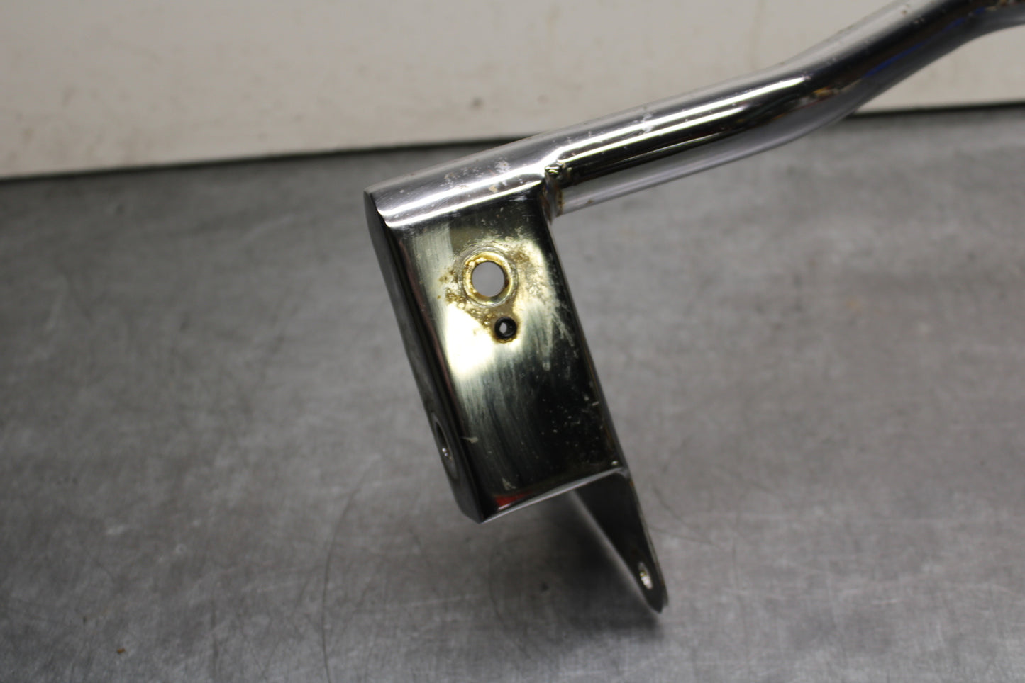 03-08 KAWASAKI VULCAN 1600 FRONT TURN SIGNAL BAR MOUNT BRACKET BB754