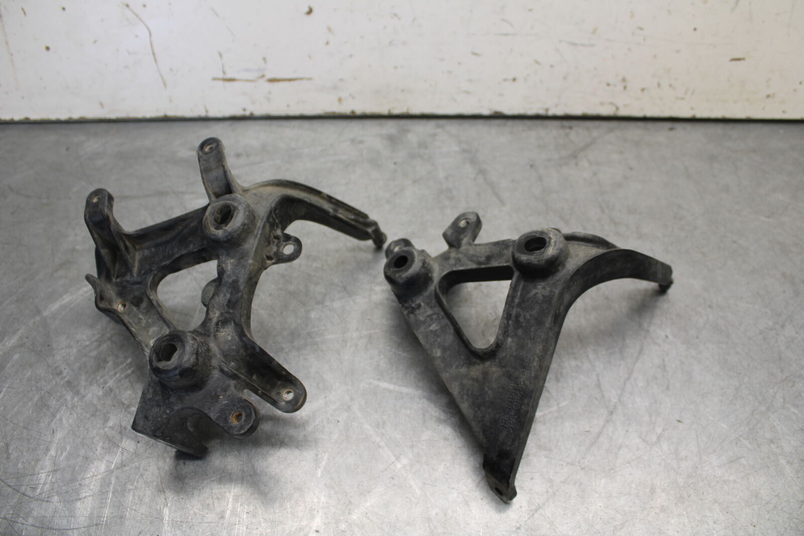 09-24 YAMAHA RAPTOR 700R FRONT FENDER LEFT RIGHT STAY BRACKETS BB654