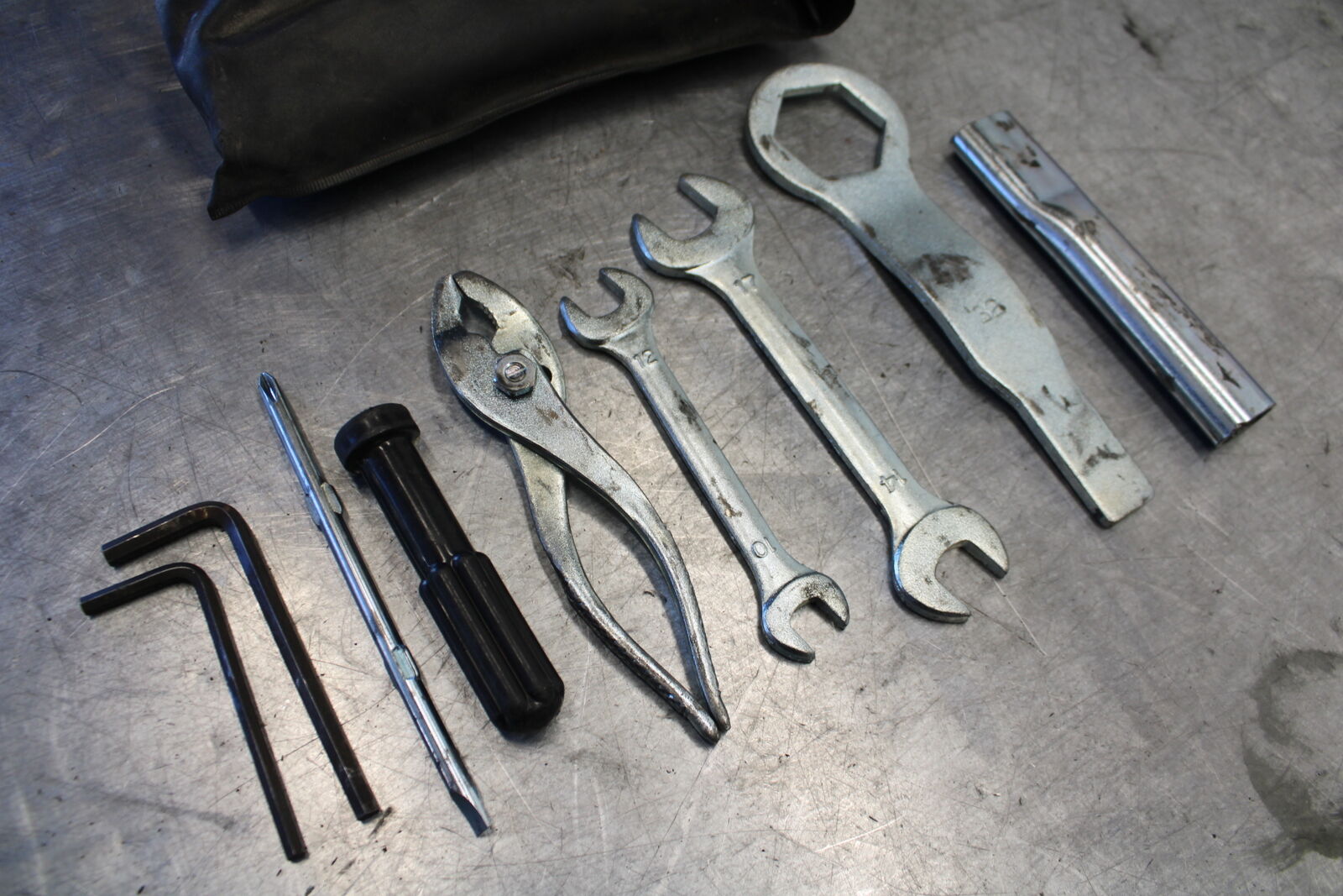 07-09 YAMAHA FZ6 STOCK TOOLS OEM TOOL BAG KIT SET BB713