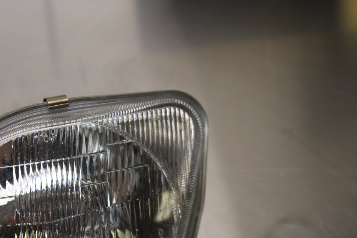96 YAMAHA YZF750R FRONT HEADLIGHT HEAD LIGHT LAMP BB137