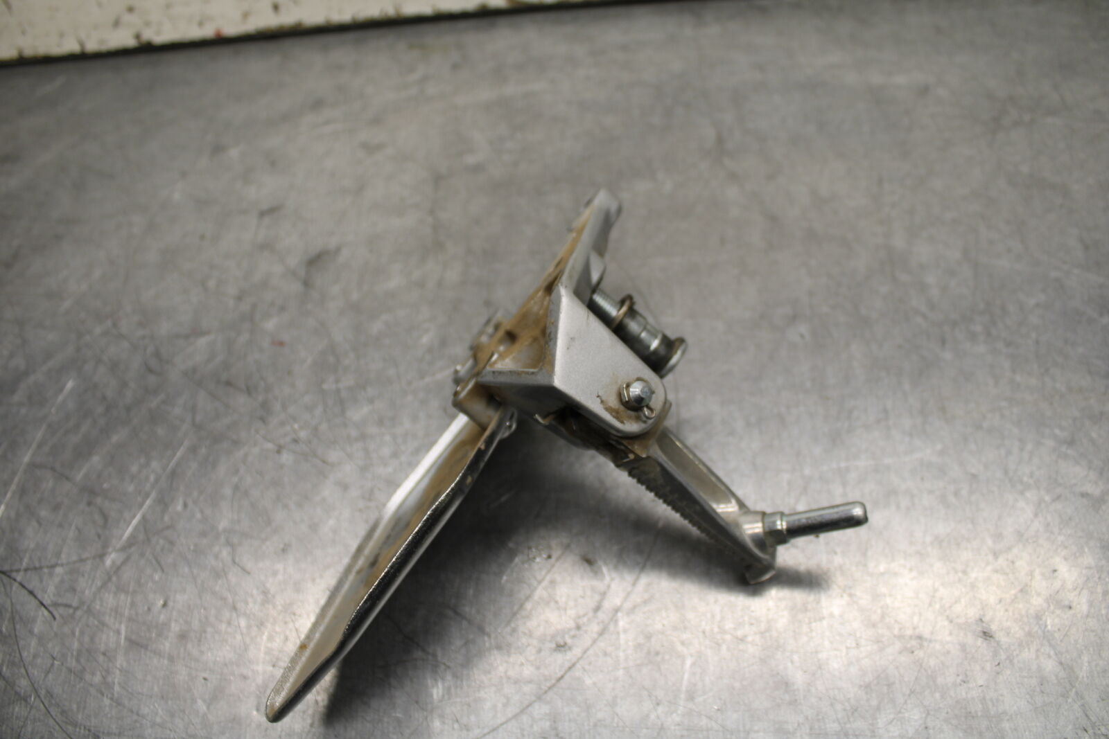 19-24 YAMAHA R3 LEFT REARSET REAR SET DRIVER FOOT PEG REST STOP BB736