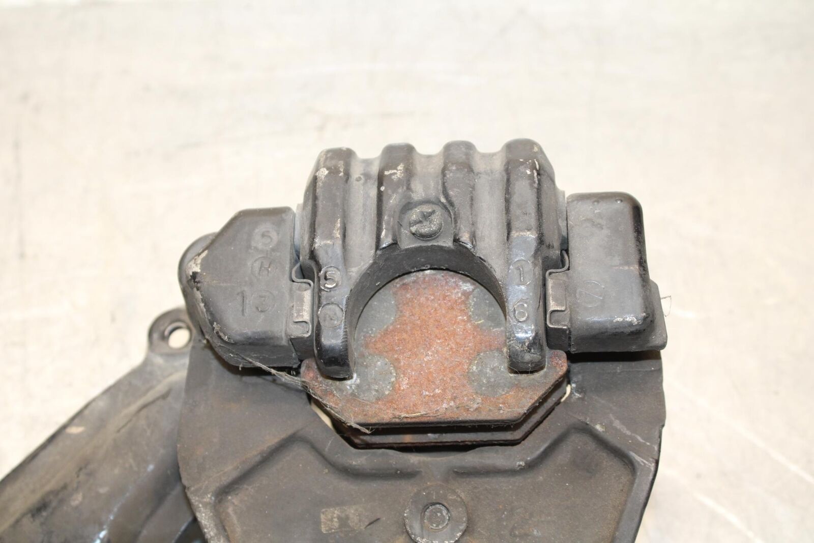 1979 Yamaha XS1100 REAR BACK BRAKE CALIPER W MOUNT BRACKET BB572