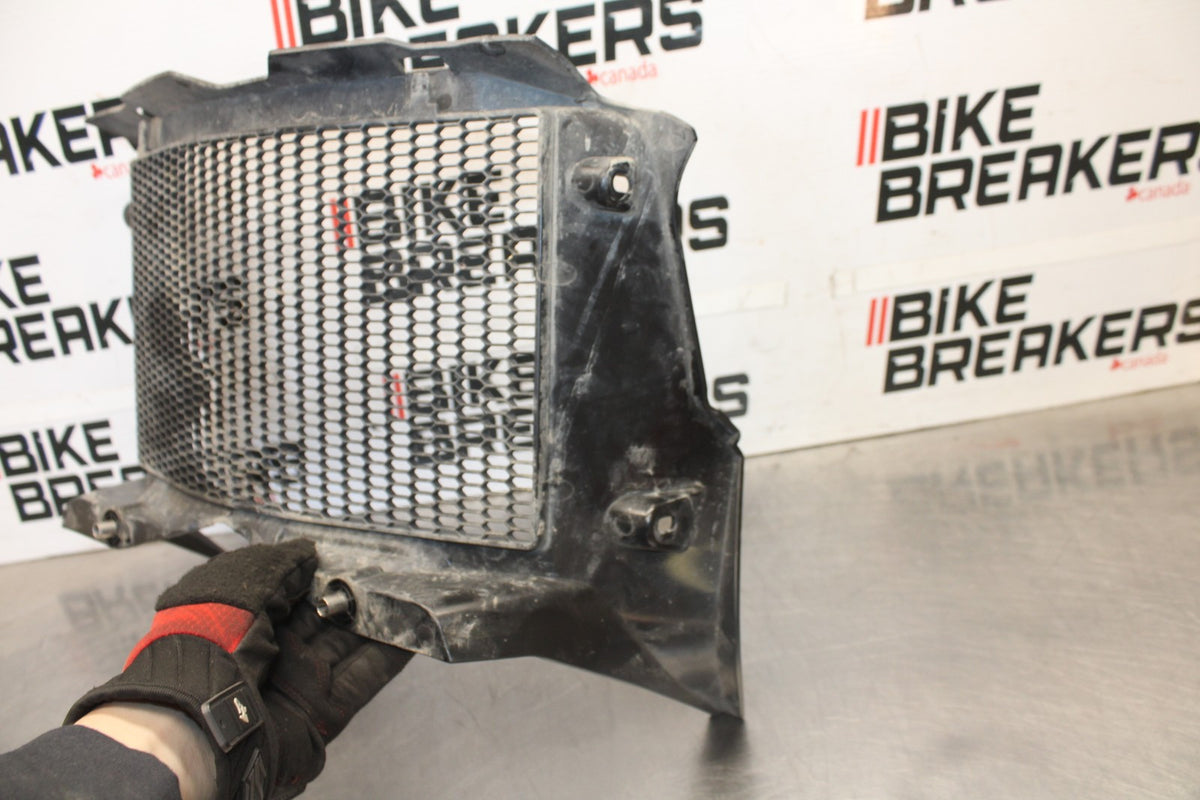 19 BMW F750GS ENGINE RADIATOR MOTOR COOLER COOLING RADIATER COVER GUARD BB938