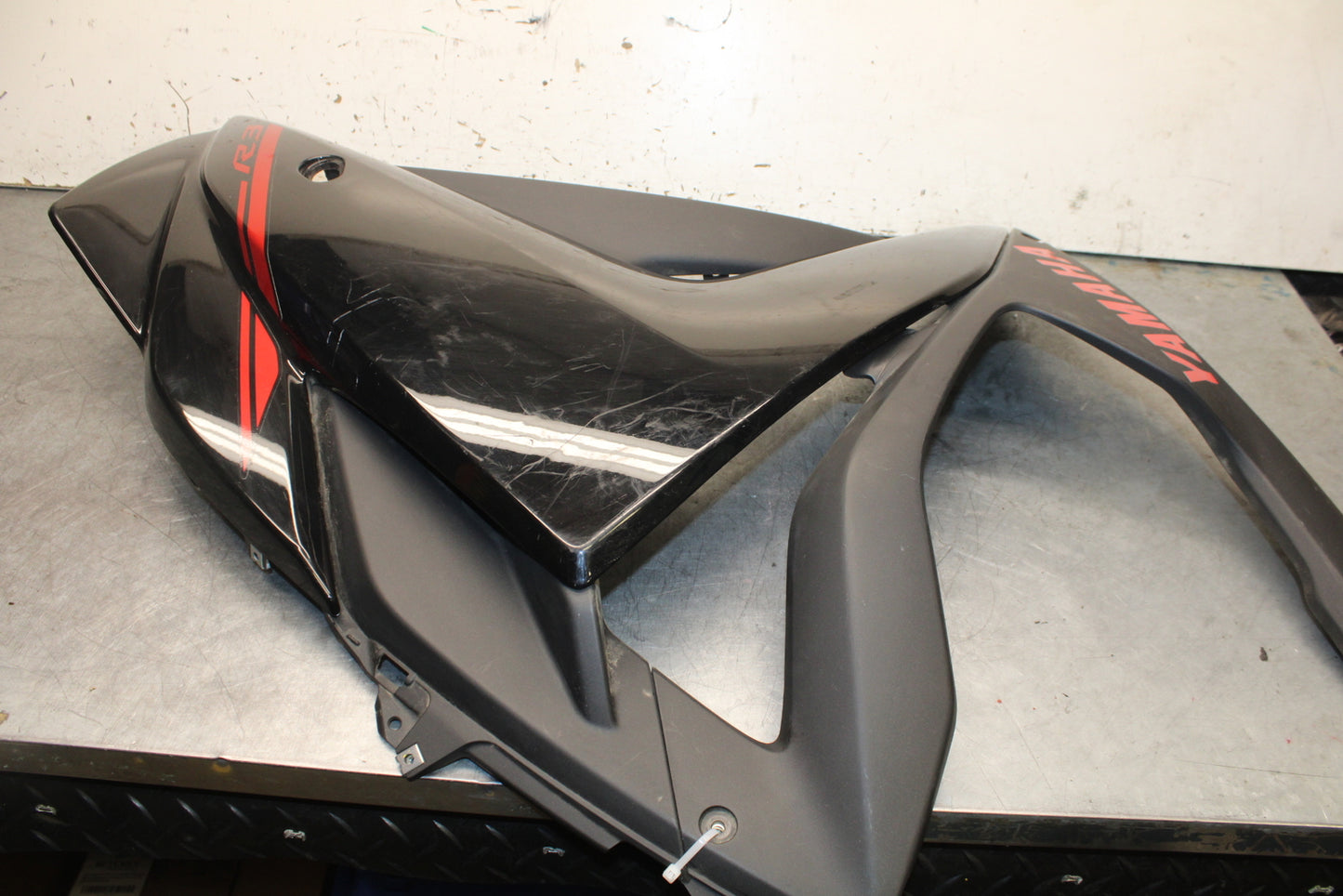 15-17 YAMAHA YZF R3 RIGHT LOWER MID UPPER SIDE FAIRING COWL  BB526