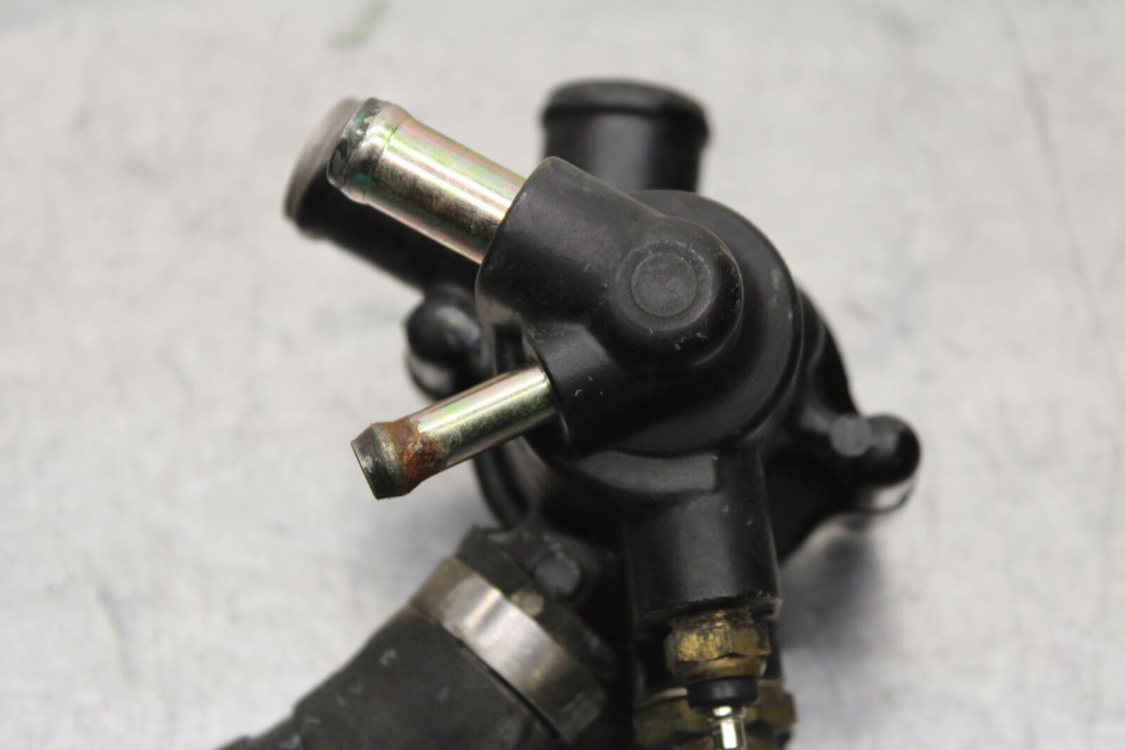 2000 Honda Super Hawk 1000 VTR1000F THERMOSTAT HOUSING  BB577