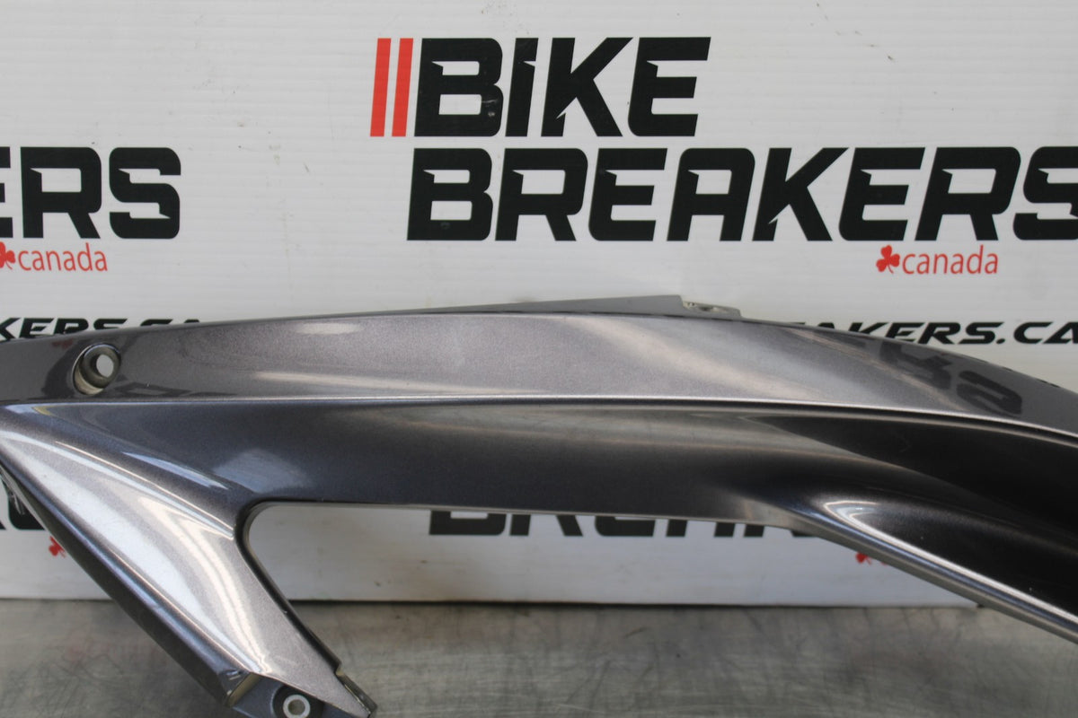06-07 YAMAHA YZF R6 RIGHT FRONT UPPER SIDE FAIRING COWL PLASTIC BB00