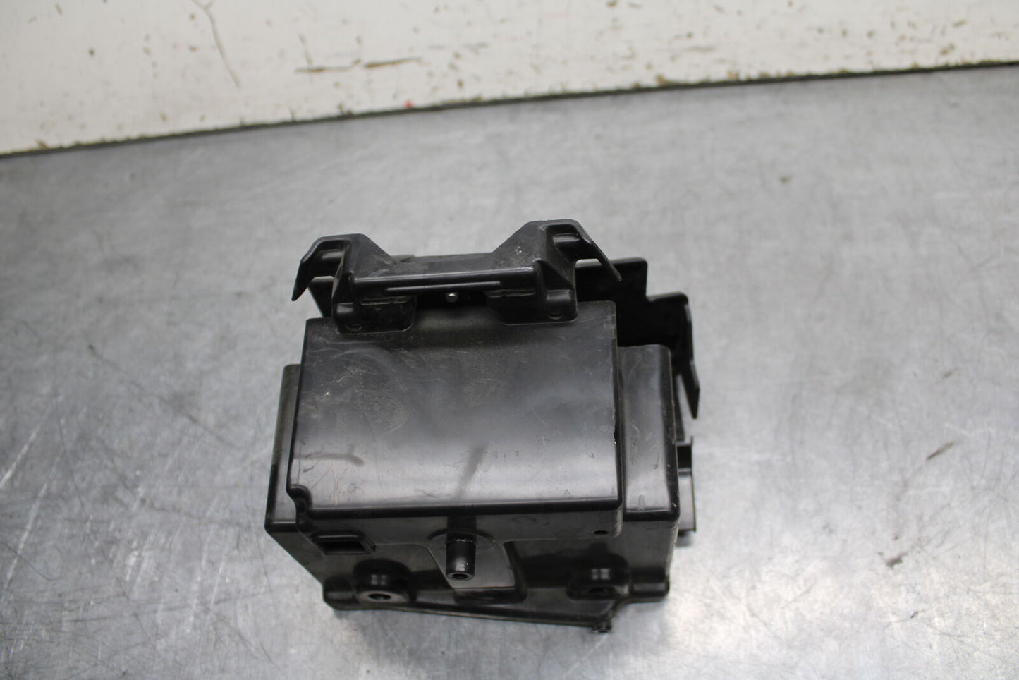 10-13 HONDA SHADOW RS 750 VT750RS BATTERY TRAY BOX HOLDER BB718