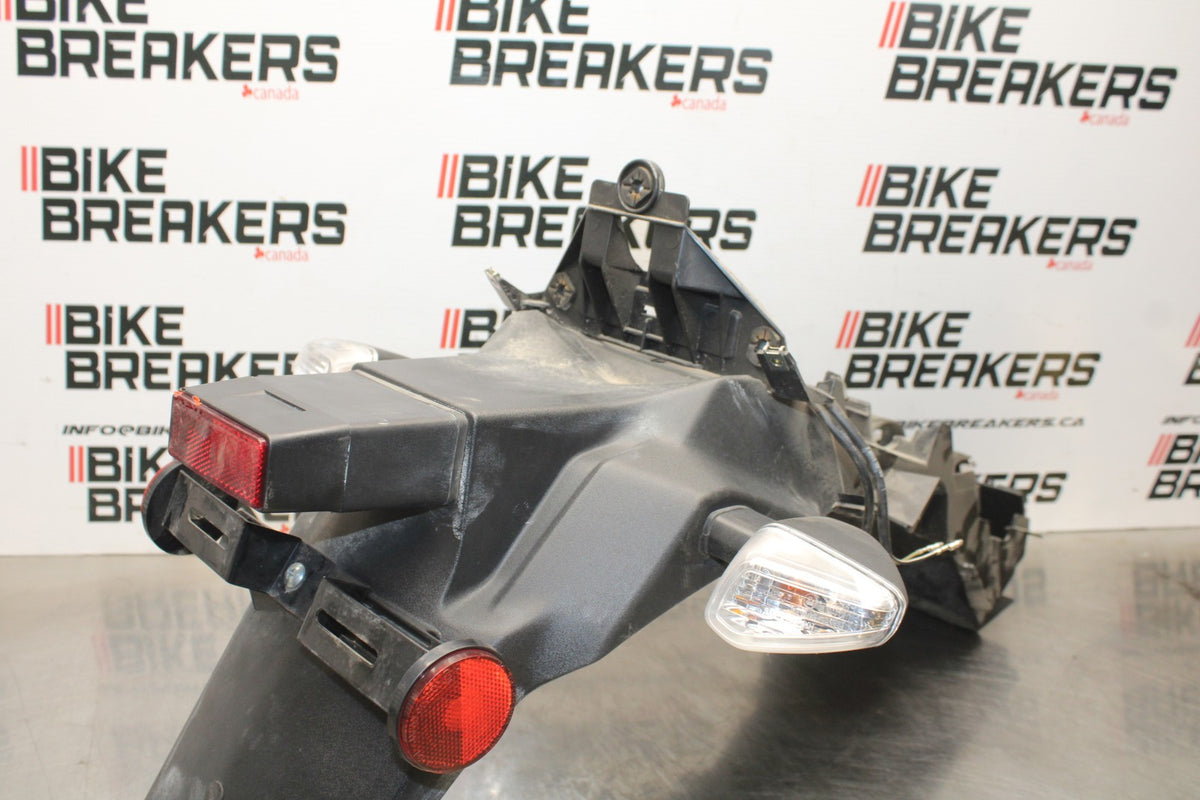 15 SUZUKI GW250F REAR BACK FENDER MUD GUARD & LIGHTS BB789