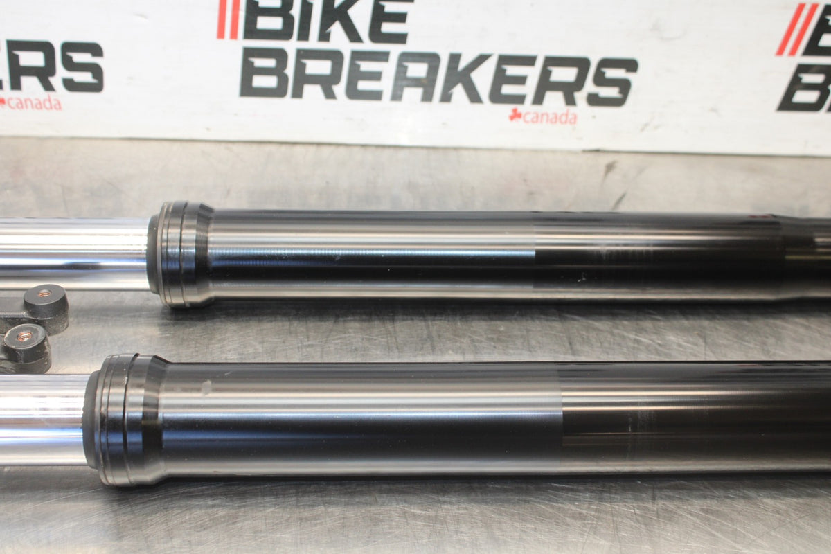 25 KAWASAKI Z900 FRONT FORKS SHOCK SUSPENSION SET PAIR BB928