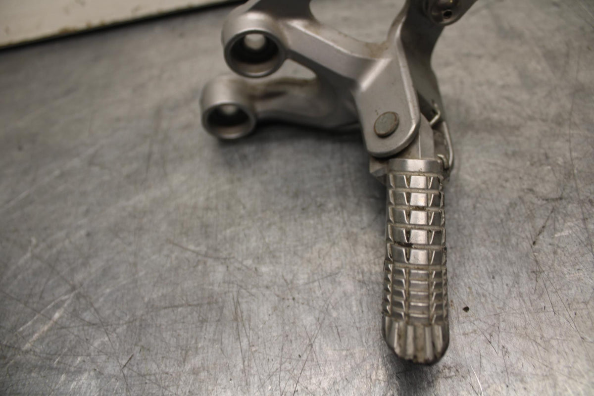 08-10 SUZUKI GSXR 600  LEFT REARSET REAR SET DRIVER FOOT PEG REST STOP BB92