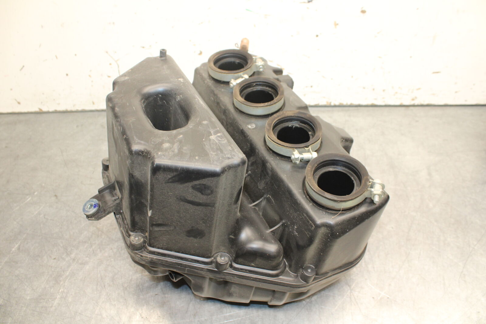 09-15 YAMAHA FZ6R AIRBOX AIR INTAKE FILTER BOX BB719