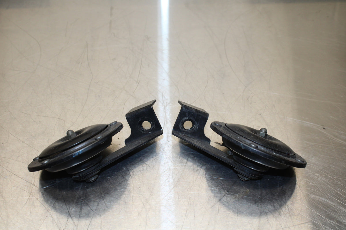 86 SUZUKI GS750ES HORN SIGNAL SET BB140