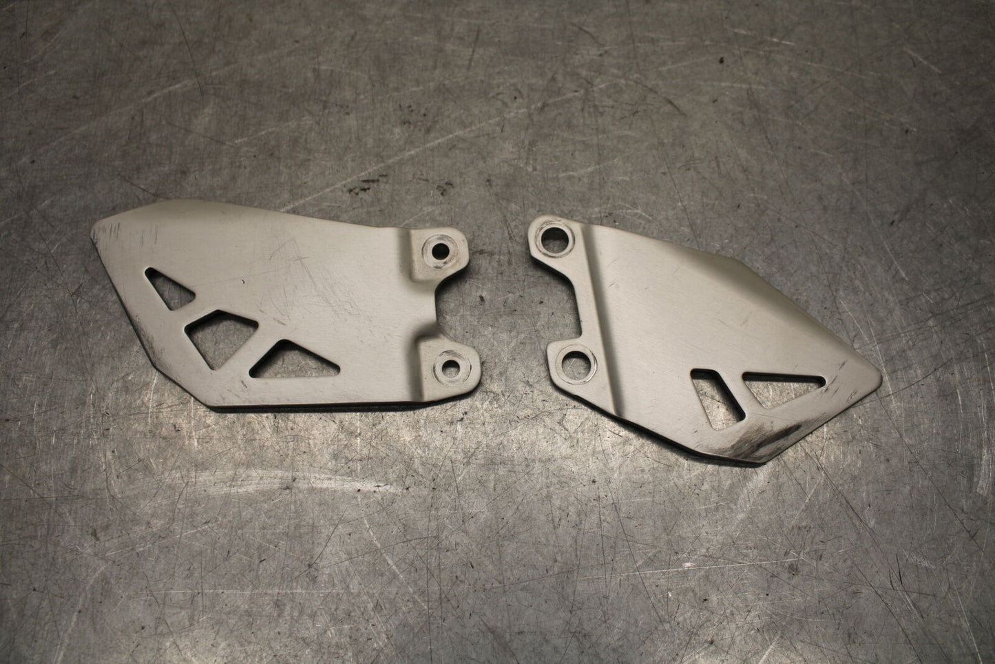 16 KAWASAKI NINJA ZX10R RIGHT LEFT PAIR HEEL GUARD COVER  BB650