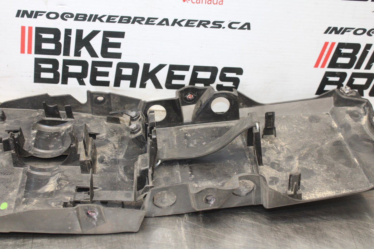 20 TRIUMPH STREET TRIPLE 765 REAR BACK TAIL UNDERTAIL BATTERY TRAY PLASTIC BB864