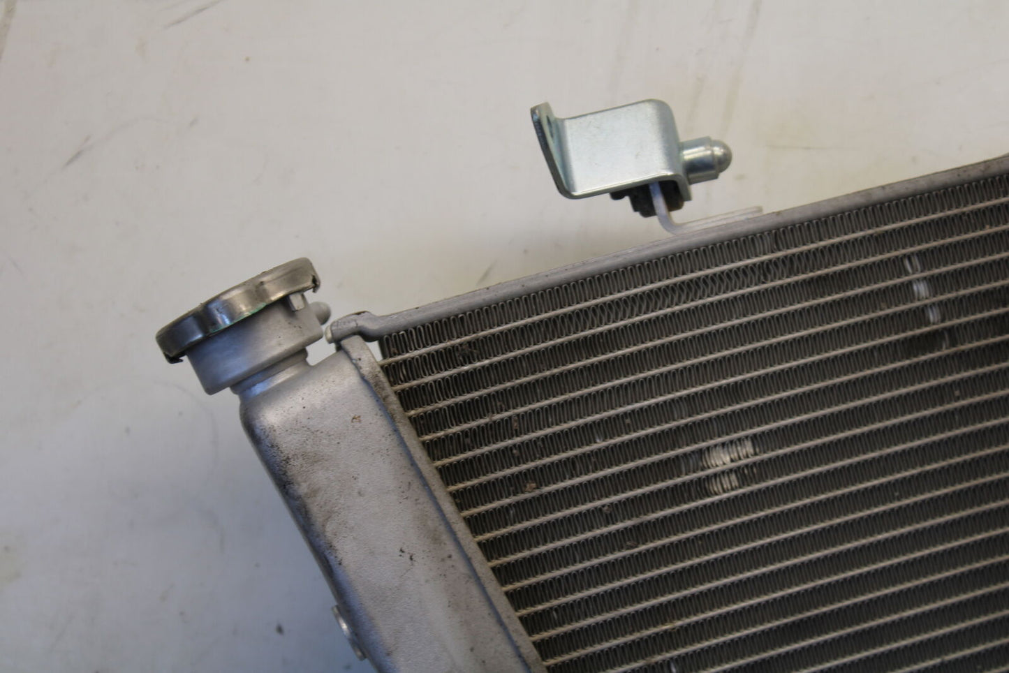 11-24 SUZUKI GSXR750 ENGINE RADIATOR MOTOR COOLER COOLING RADIATER  BB687