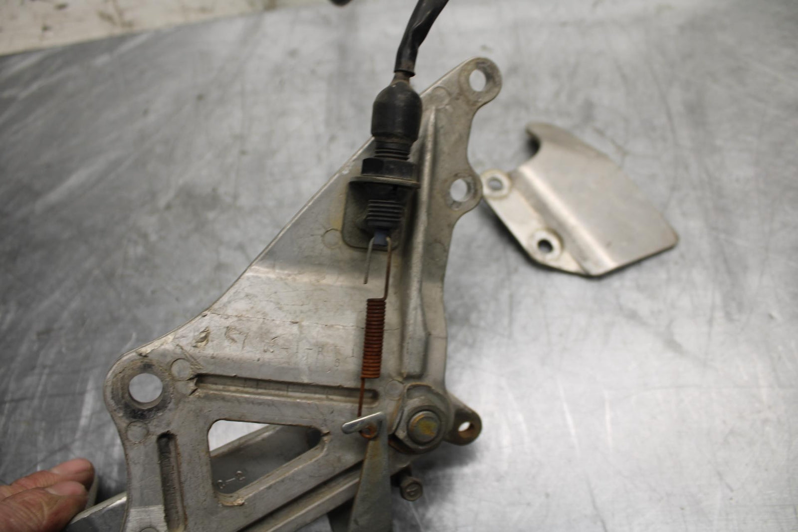 91-92 SUZUKI GSXR750 M  RIGHT REARSET REAR SET DRIVER FOOT PEG REST STOP BB493