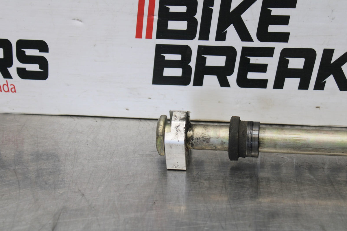 12 TRIUMPH STREET TRIPLE R REAR AXLE BACK WHEEL RIM PIVOT BOLT AXEL BB914
