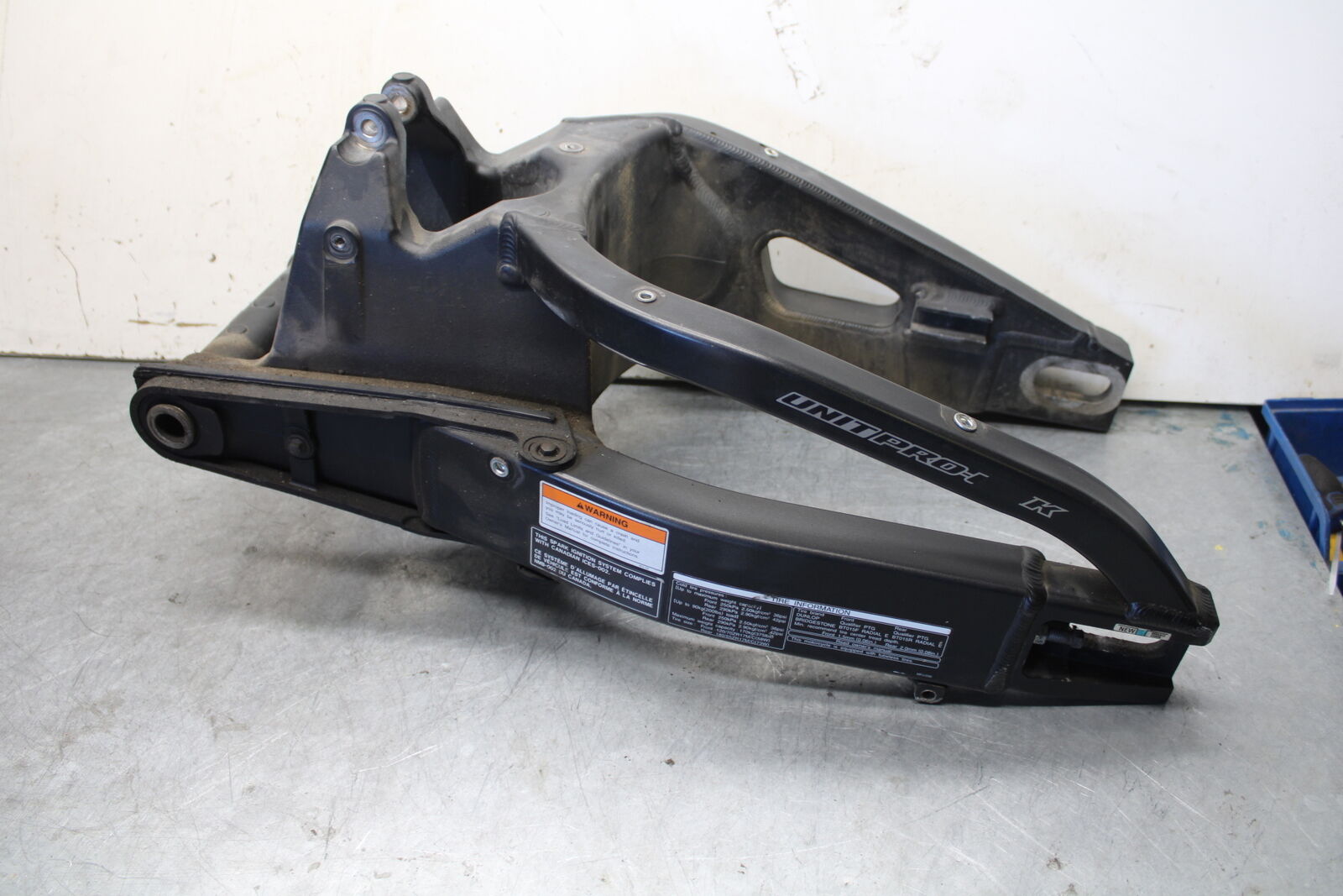 07-12 HONDA CBR600RR REAR SWINGARM BACK SUSPENSION SWING ARM 52200-MFJ-D00 BB672