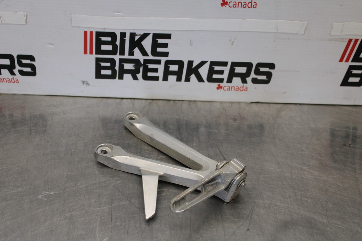 05-06 HONDA CBR600RR LEFT REAR BACK PASSENGER PEG BB893
