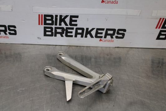 05-06 HONDA CBR600RR LEFT REAR BACK PASSENGER PEG BB893