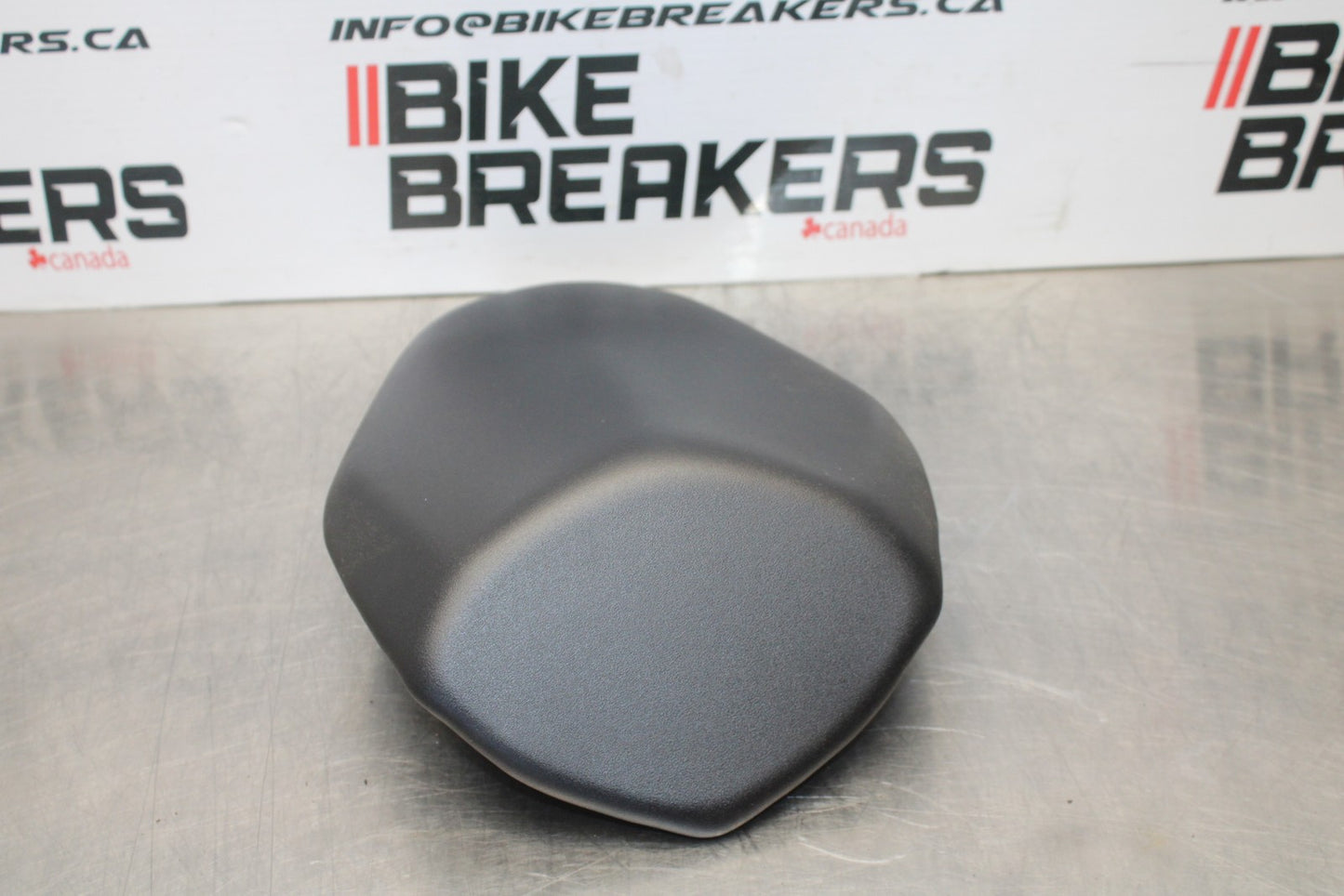 24-25 KAWASAKI NINJA ZX4R REAR PASSENGER TANDEM SEAT PAD SADDLE PILLION BB610
