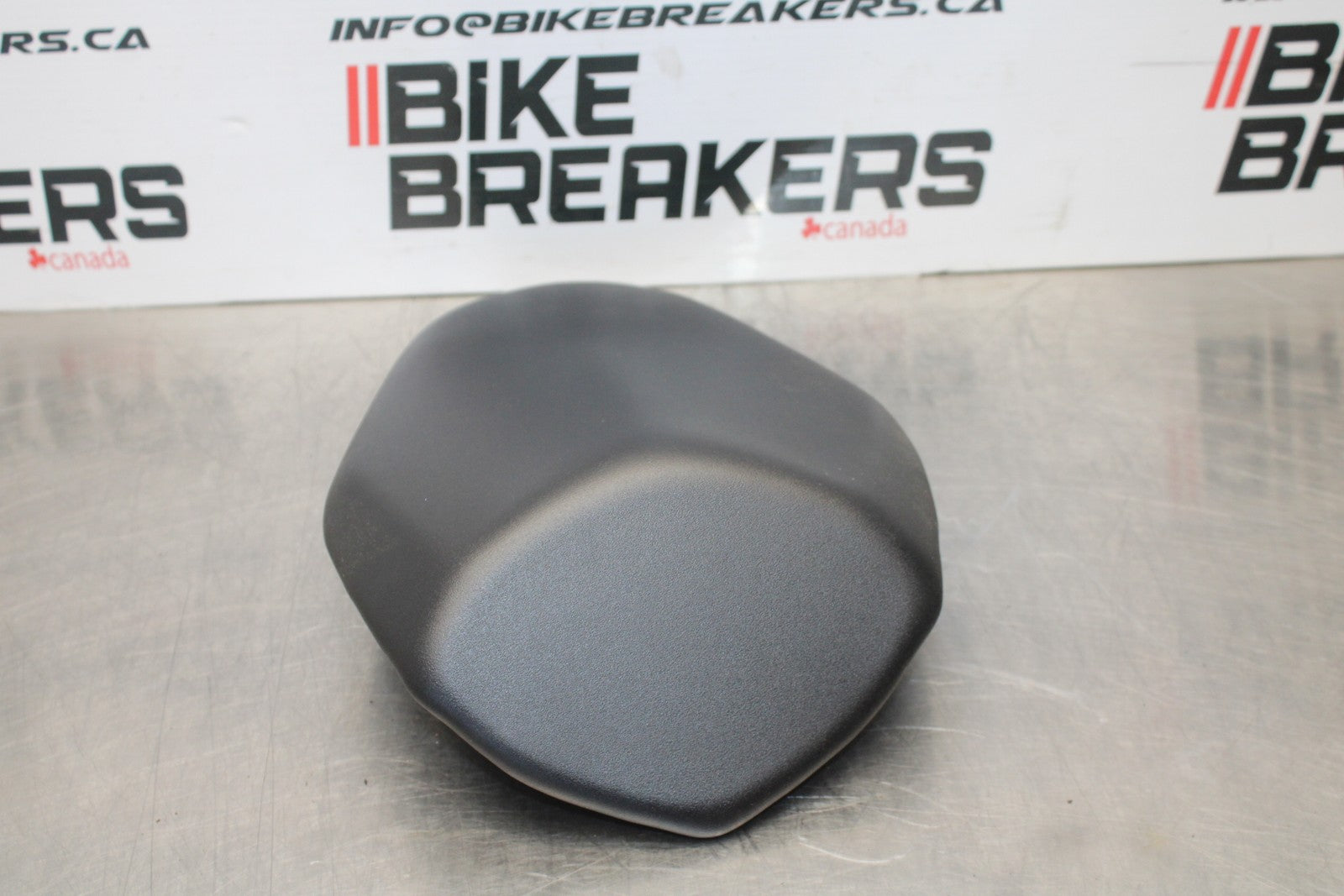 24-25 KAWASAKI NINJA ZX4R REAR PASSENGER TANDEM SEAT PAD SADDLE PILLION BB610