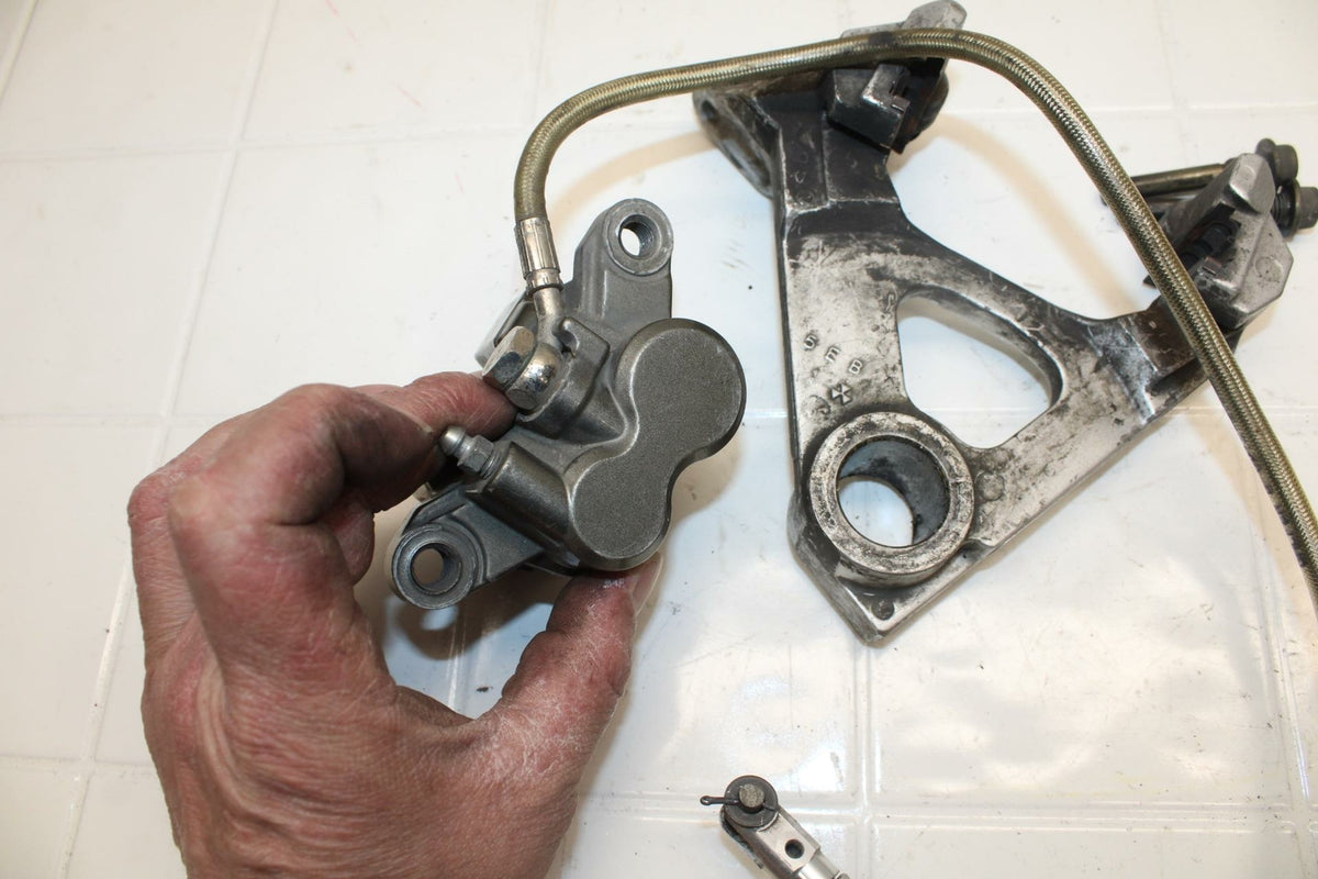 99-00 YAMAHA YZF R6 REAR  BRAKE CALIPER  BRACKET BREMBO BB04