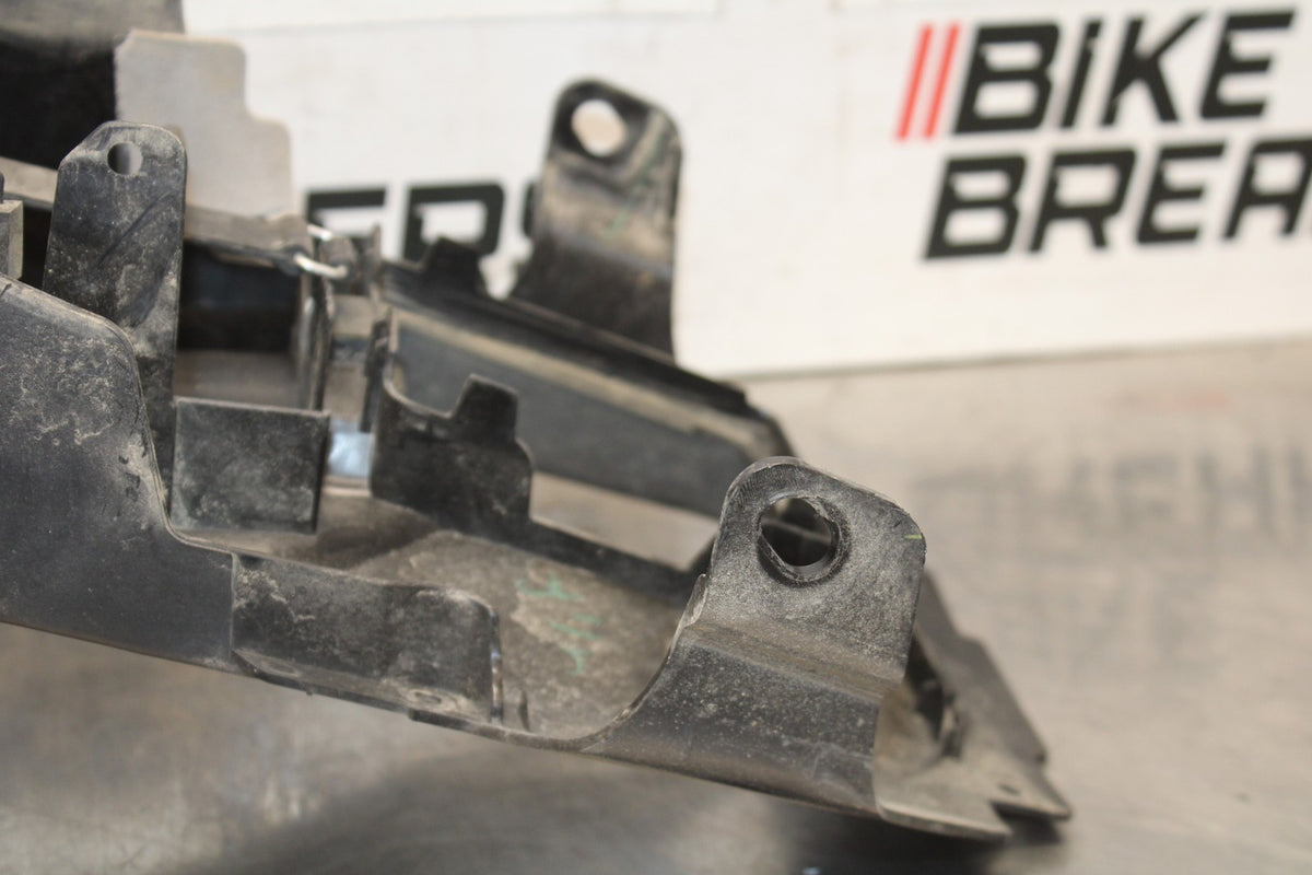 19-24 YAMAHA R3 REAR BACK TAIL UNDERTAIL BATTERY TRAY PLASTIC BB942