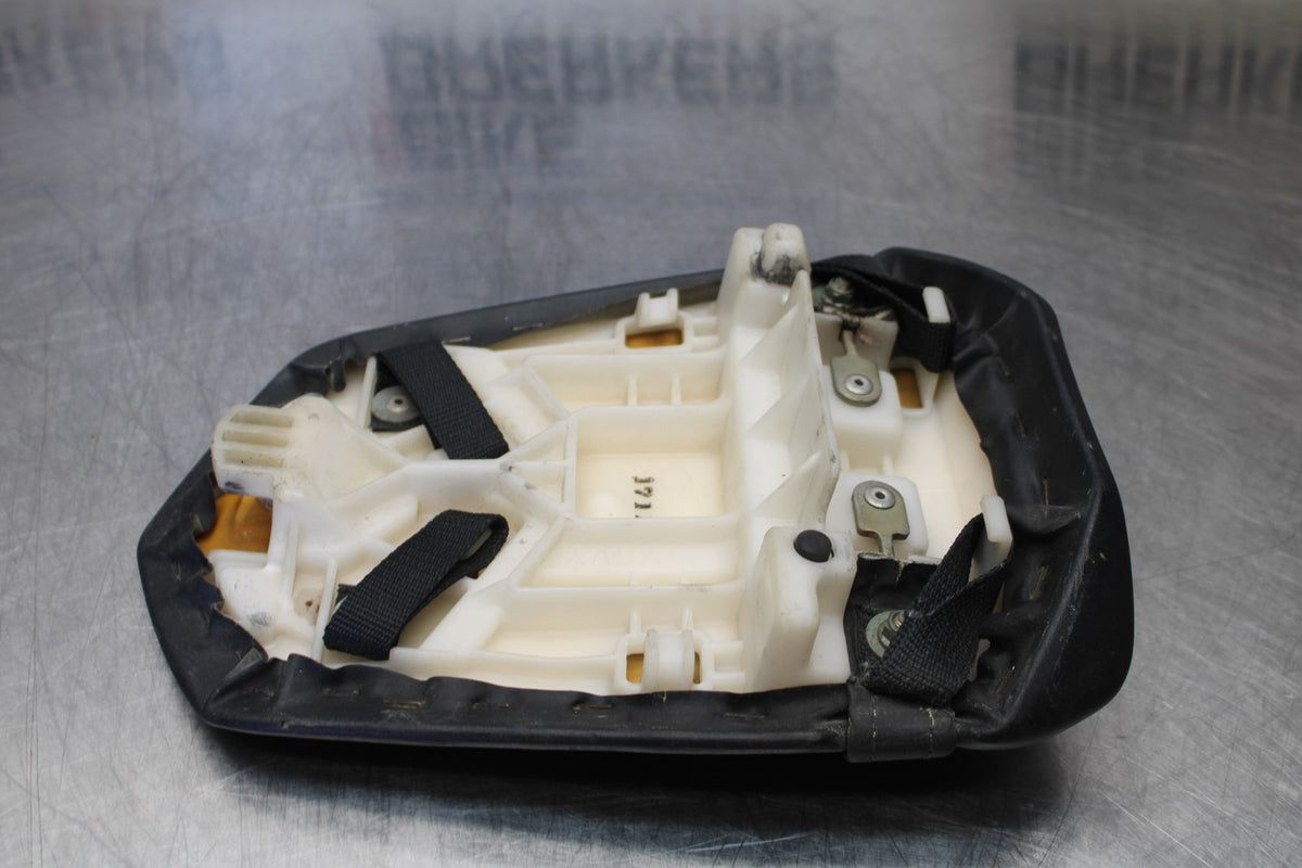 04-05 YAMAHA YZF R1 REAR BACK PASSENGER TANDEM SEAT PAD SADDLE PILLION BB173