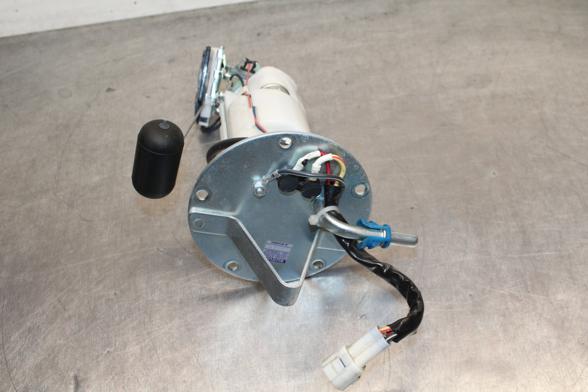 09 SUZUKI GSXR600 FUEL PUMP GAS PETROL SENDER UNIT BB759